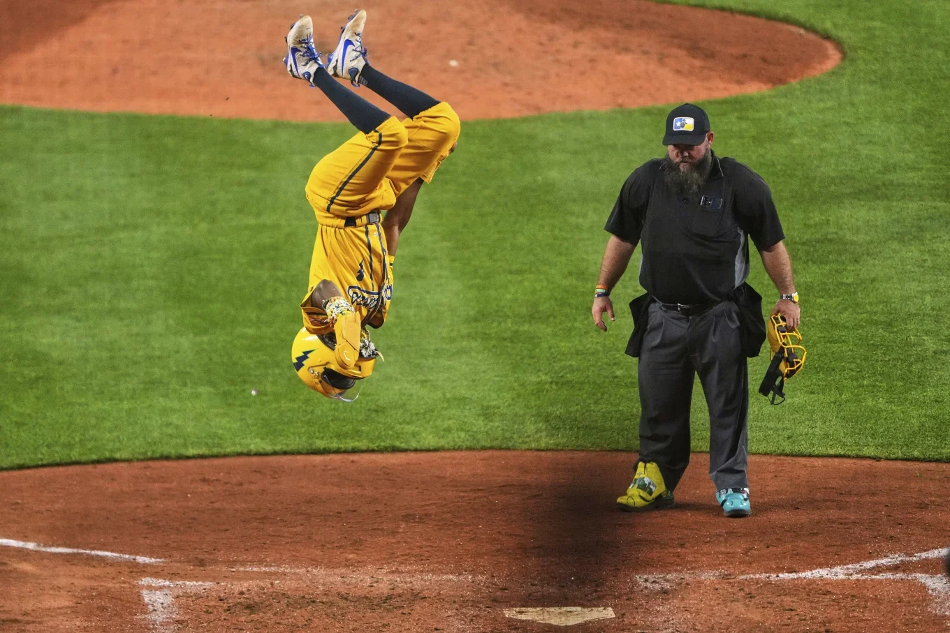Banana Ball Home Run Rule: Runs, Points and Walk-Offs